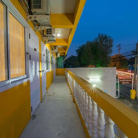 Take A Rest Donmuang Residence Bangkok Bagian luar foto